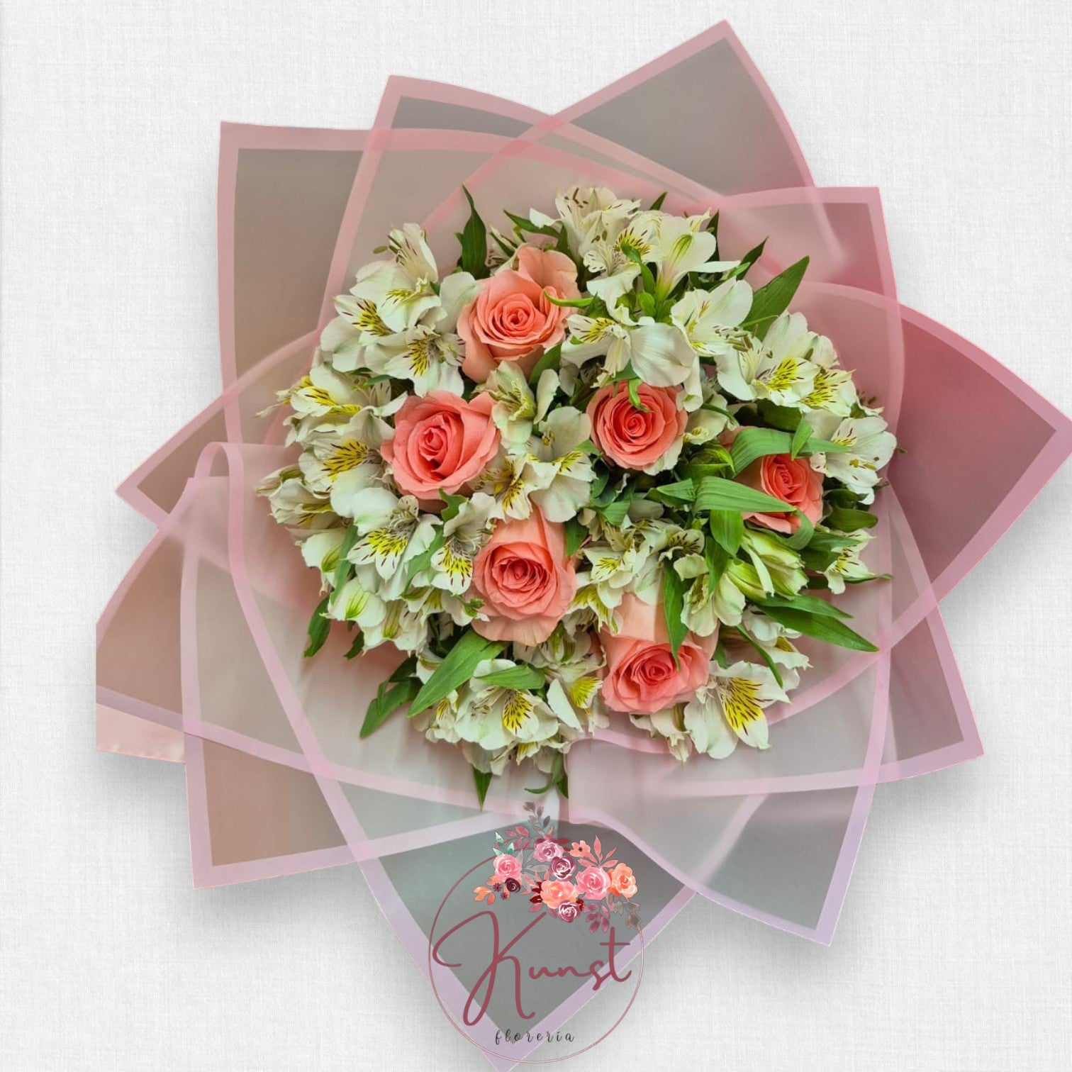 Ramo de 6 rosas y Astromelias