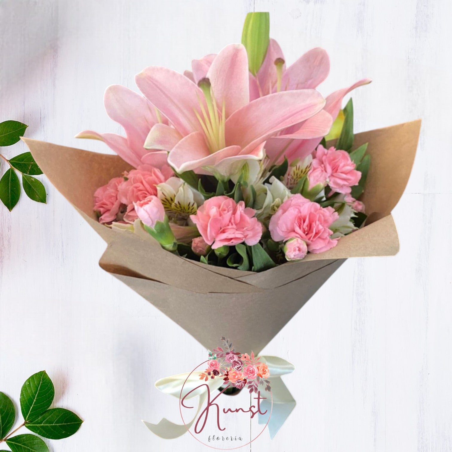 Ramo de lilium, mini claveles y alstroemerias